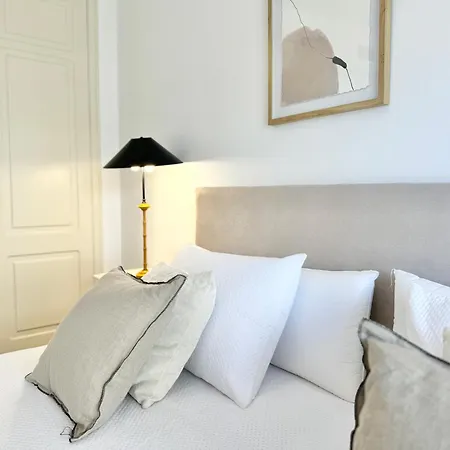 Apartment Rs 12 Luxury Center Of - Eaw Homes *